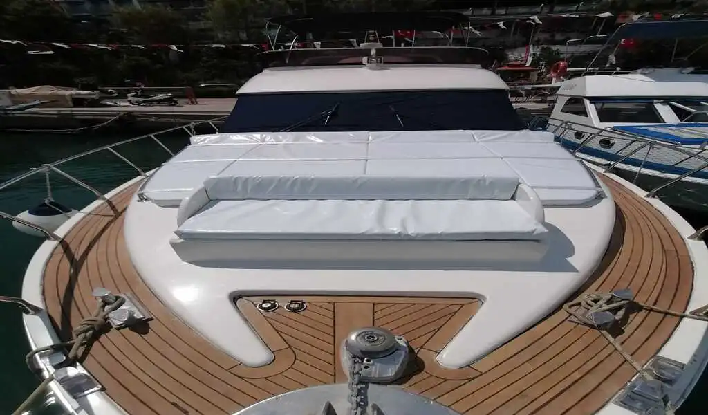 YACHT EFSANE V
